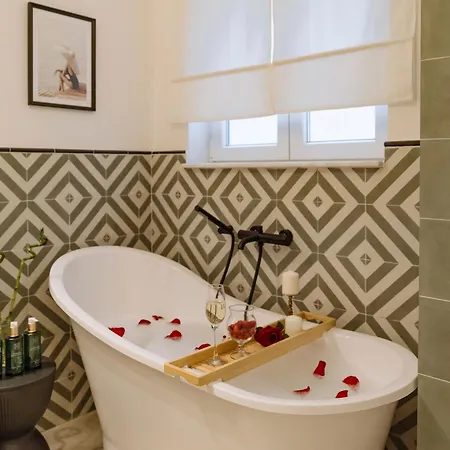 Heart Center Apartment